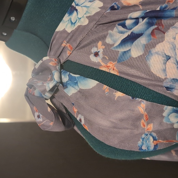 Top - Picture 2 of 9